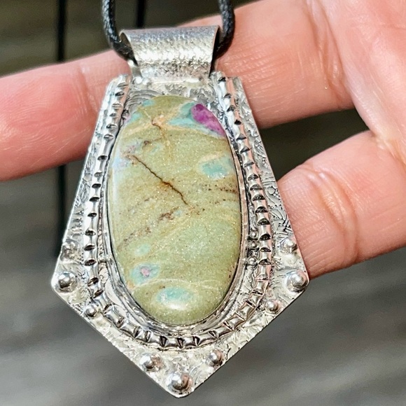 Ruby Fuschite 2 1/2” - Picture 3 of 9